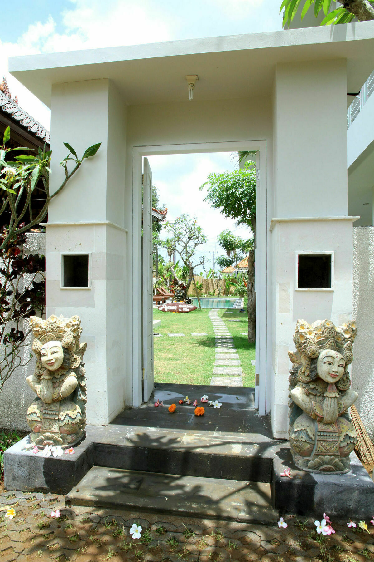 Asung Guesthouse Canggu Extérieur photo